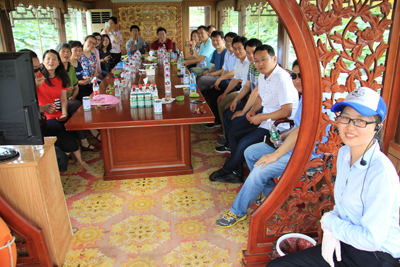 5 金湖荷花荡景区游船合影.jpg